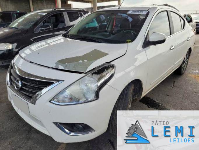 NISSAN VERSA 18/18