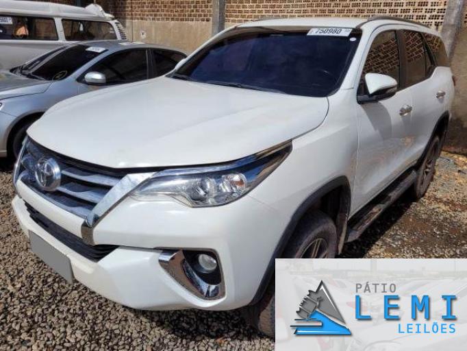 TOYOTA HILUX SW4 19/19 TOYOTA HILUX SW4 19/19