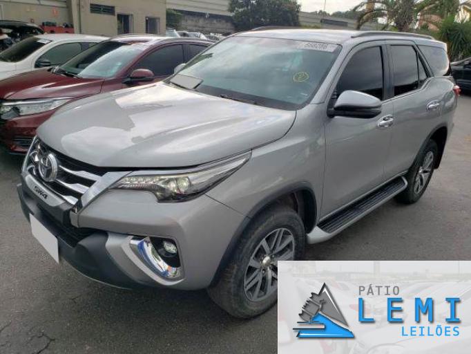 TOYOTA HILUX SW4 19/19 TOYOTA HILUX SW4 19/19